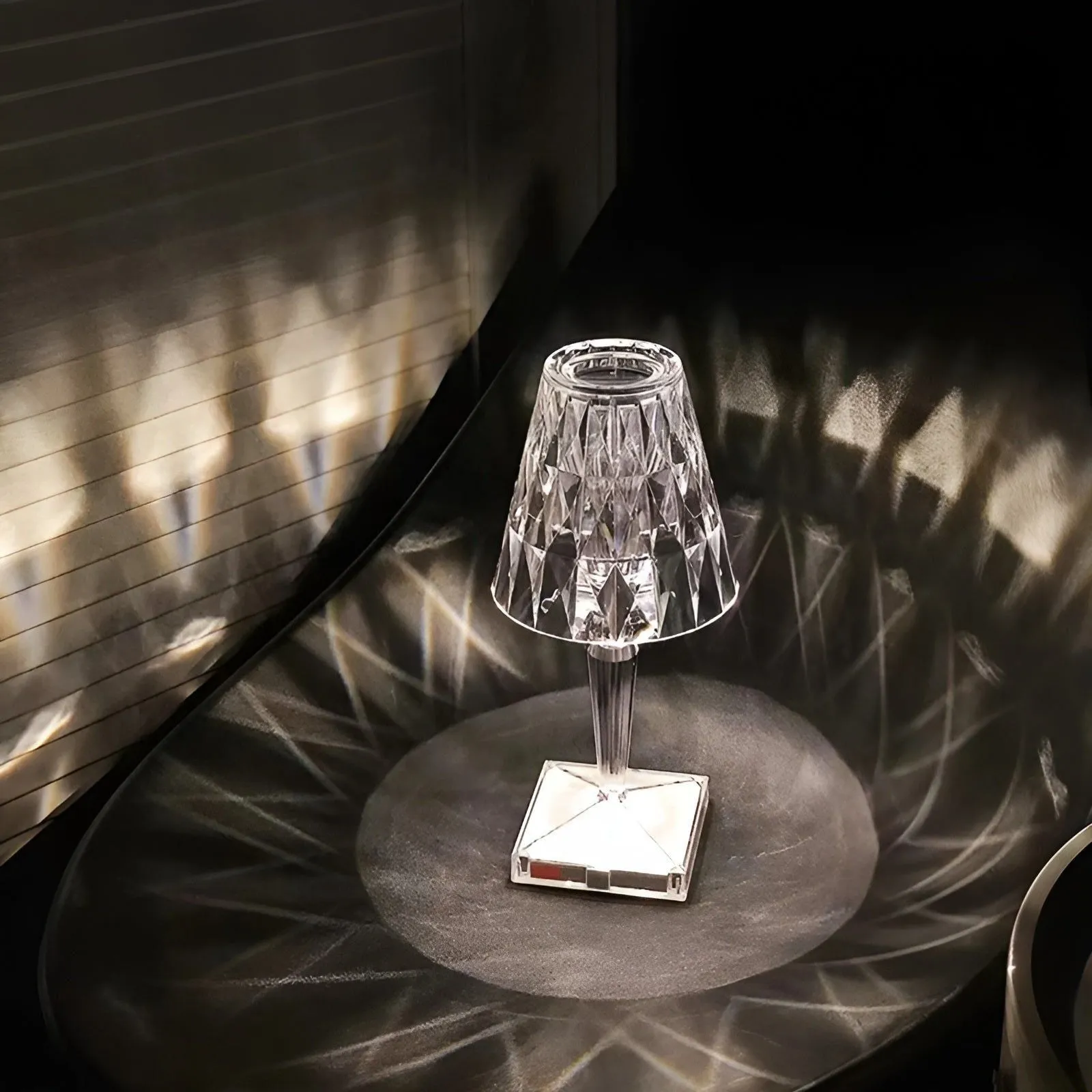 Diamond Glow - Kabellose USB Crystal Shine Nachttischlampe
