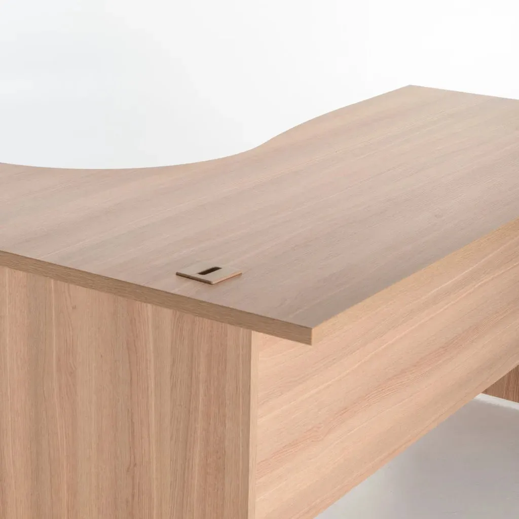 LOGO CORNER DESK