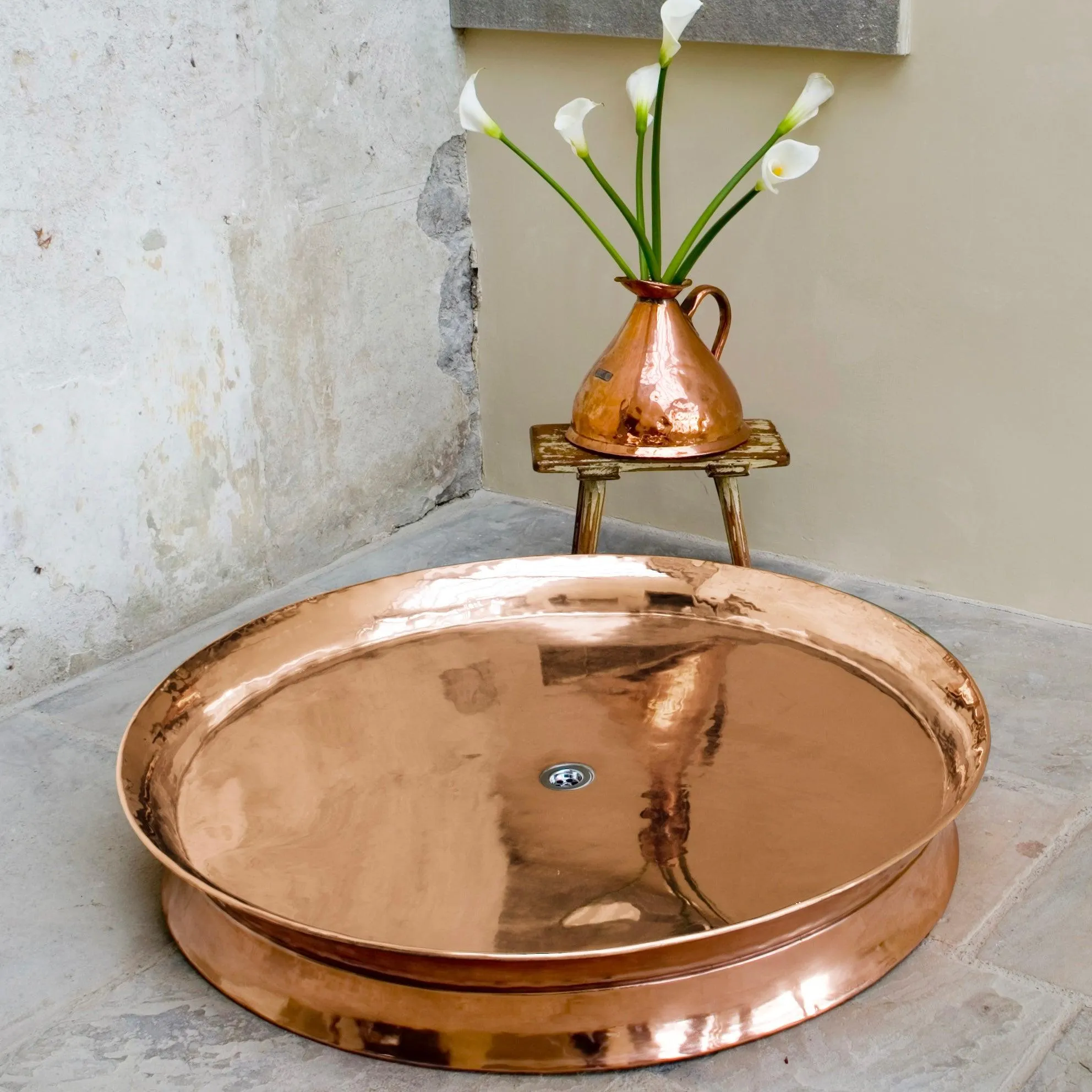 Rotunda Copper Shower Tray